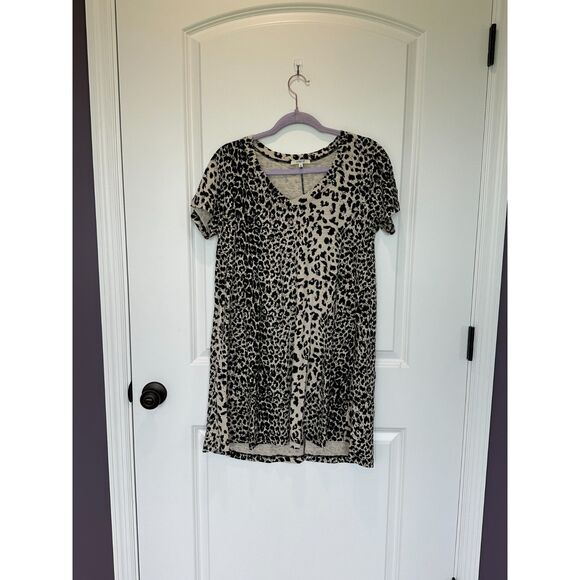 Leallo Cheetah Print V-Neck T-Shirt Dress Size Small - Picture 1 of 6